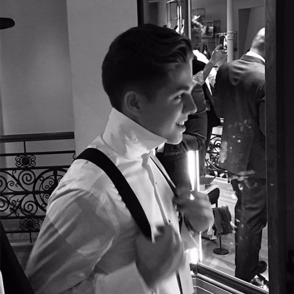 Ngam tron cac chang Hoang tu doc than quyen luc tren the gioi-Hinh-16