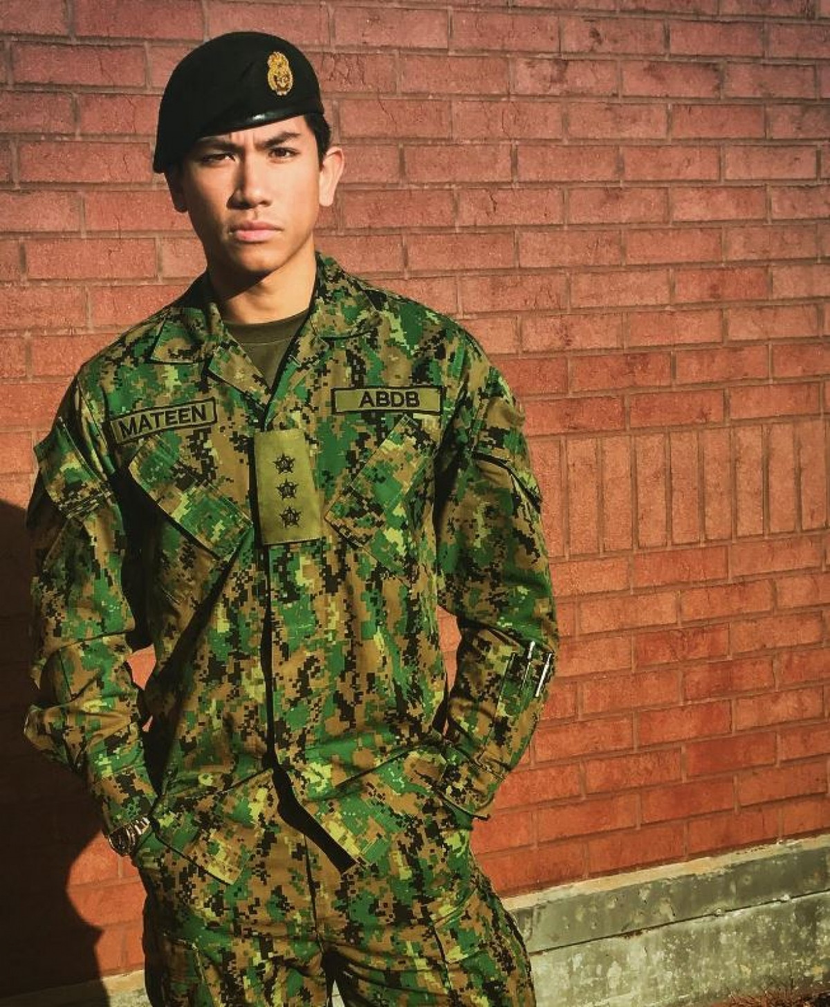 Ngam tron cac chang Hoang tu doc than quyen luc tren the gioi-Hinh-13