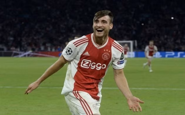 Với việc Nacho Monreal chuẩn bị bước qua bên kia sườn dốc sự nghiệp, ban lãnh đạo Arsenal đang ráo riết tìm kiếm người thay thế và người được chọn là Nicolas Tagliafico, hiện thuộc biên chế Ajax Amsterdam.