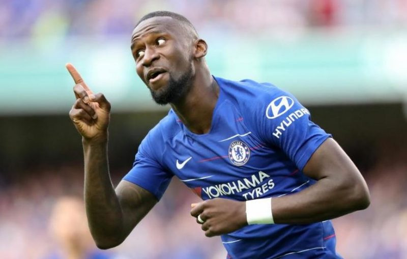  Chuyển nhượng cầu thủ từ Goal, Chelsea đề nghị hậu vệ Antonio Rudiger gia hạn hợp đồng, đồng thời mức lương của anh cũng sẽ được tăng lên đáng kể so với hiện tại (100.000 bảng).