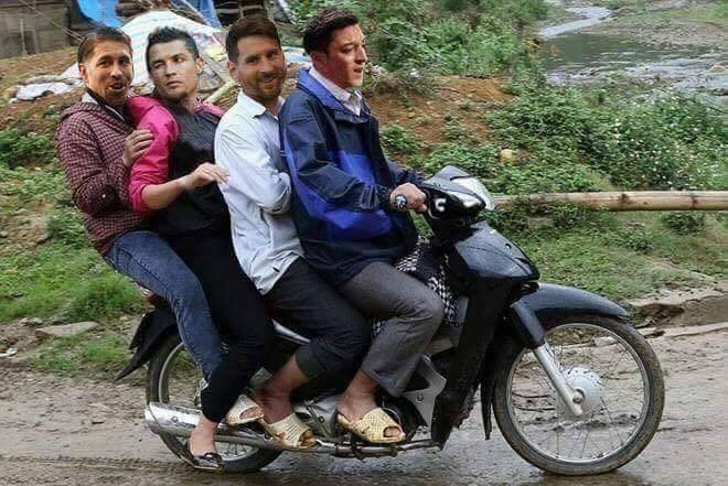 Sau thất bại của Tây Ban Nha trước chủ nhà Nga, Ramos là vị khách tiếp theo trên chuyến xe ôm về nước mà người cầm lái là Oezil. Đây là bức ảnh chế mà nhiều dân mạng chia sẻ ngay trong đêm 1/7 vừa qua. Theo nhiều dân mạng dự đoán, Neymar sẽ là vị khách tiếp theo trên "chiếc xe định mệnh" rời World Cup.