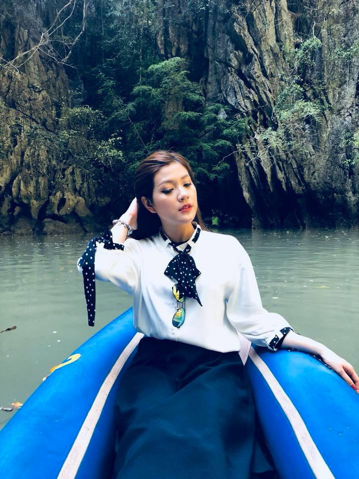 Chỉ mặc đồ bơi và quấn khăng mỏng ở ngang hông, Thu Hằng đã gây ra nhiều ý kiến trái chiều xung quanh trang phục lên sóng. Có người cho rằng, đây là xu hướng được truyền cảm hứng từ phương Tây, nhằm mục đích hâm nóng tinh thần thể thao song cũng có bình luận đánh giá trang phục như đi biển này khá phản cảm, nhất là lên hình và được phát sóng trước cả triệu khán giả.