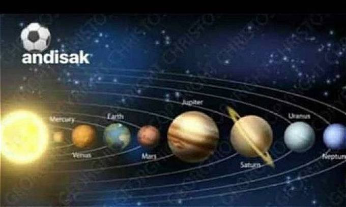 Cú sút của Adiksak đã đi lệch khỏi quỹ đạo của Thái dương hệ.