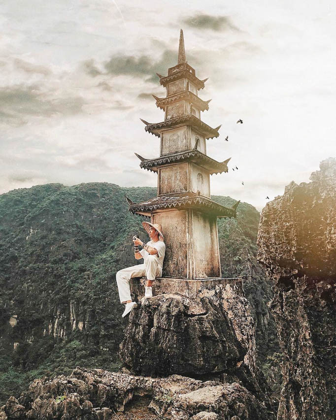 Tuy nhiên, văn hóa xếp hàng là điều mà người dân Việt Nam vẫn còn thiếu . Vậy nên nhìn dòng người đứng chờ đợi tới lượt mình chụp ảnh khiến dân mạng hài lòng.