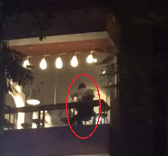 Cụ thể trên một fanpage, một thành viên đã chia sẻ quan điểm về những clip phản cảm tại các quán trà sữa vừa qua rằng: "Liệu đây có phải là chiêu trò trong kinh doanh của các thương hiệu trà sữa hay không thì vẫn chỉ là câu hỏi lớn. Nhưng chỉ sau hai đêm, hai thương hiệu trà sữa này đã gây một cơn sốt thật sự trên mạng xã hội. Liệu những ngày sau chúng ta sẽ có được coi thêm nhiều clip của các hãng khác nữa hay không? Nếu quả thực đây là một trò PR thì đã thành công rồi".