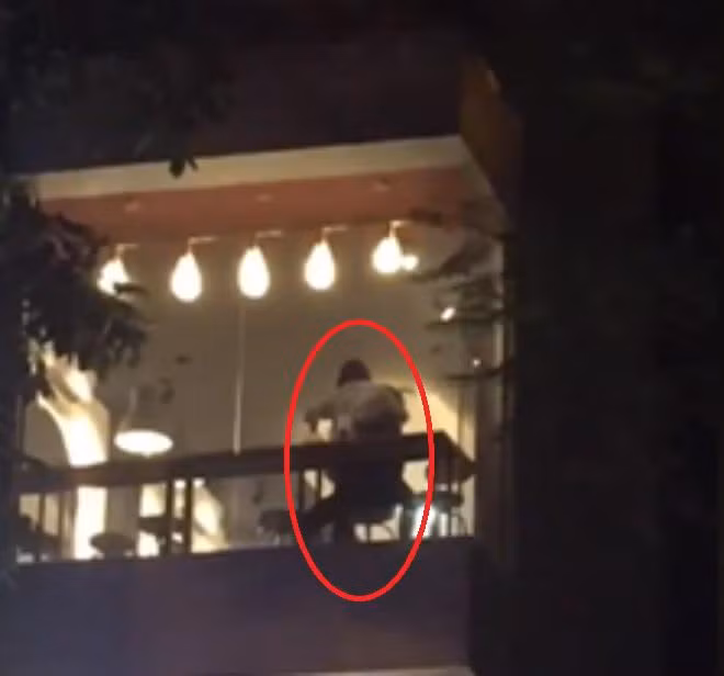 Cụ thể trên một fanpage, một thành viên đã chia sẻ quan điểm về những clip phản cảm tại các quán trà sữa vừa qua rằng: "Liệu đây có phải là chiêu trò trong kinh doanh của các thương hiệu trà sữa hay không thì vẫn chỉ là câu hỏi lớn. Nhưng chỉ sau hai đêm, hai thương hiệu trà sữa này đã gây một cơn sốt thật sự trên mạng xã hội. Liệu những ngày sau chúng ta sẽ có được coi thêm nhiều clip của các hãng khác nữa hay không? Nếu quả thực đây là một trò PR thì đã thành công rồi".