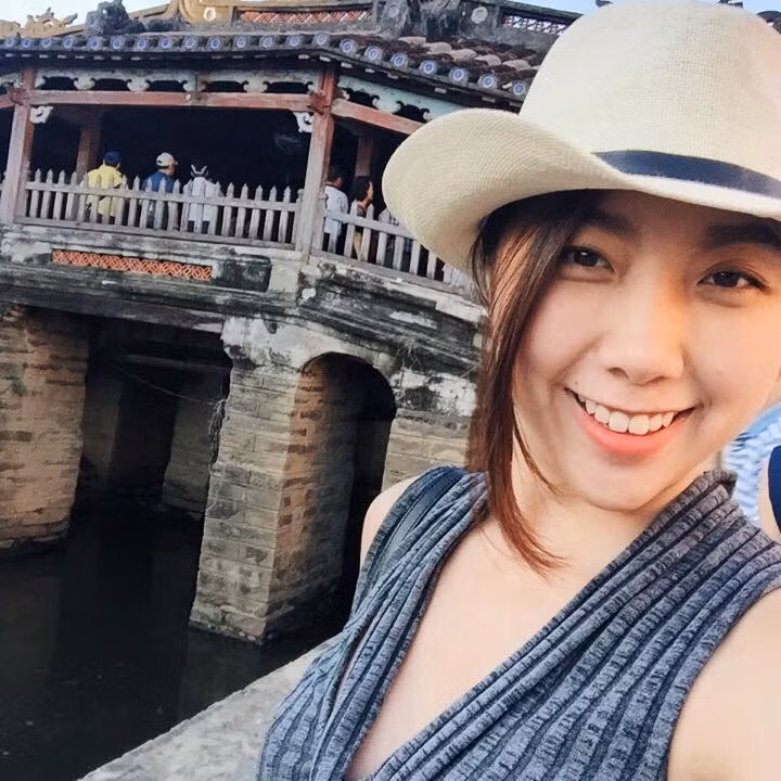 Không chỉ vậy, chính nhan sắc của cô em gái kế Trấn Thành cũng khiến nhiều người phải mê đắm ngắm nhìn. Họ nhận xét rằng, nét đẹp của Huỳnh Mi chẳng thua kém gì những hot girl đình đám hiện nay.