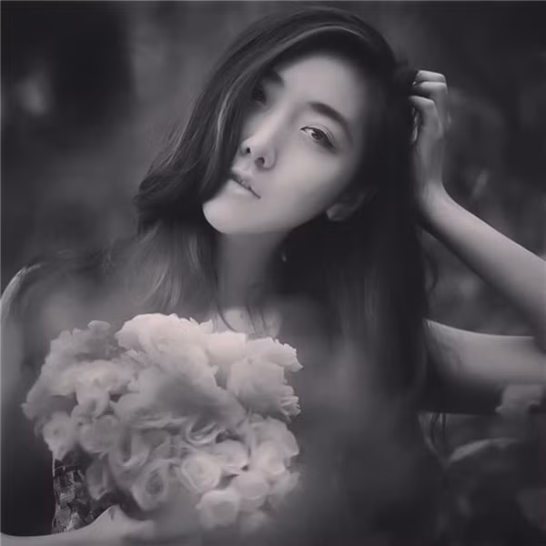 Một trong hai cô em gái Trấn Thành là Huỳnh Mi. Cô gái trẻ này từng xuất hiện trong một số liveshow của anh.