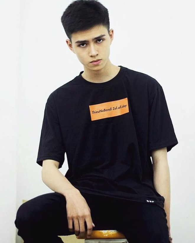 Vẻ ngoài cực ngầu của Gia Huy khiến cậu bạn trẻ nên có sức hút.