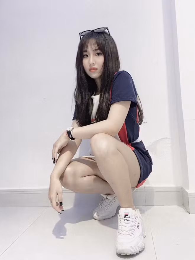 Cô gái được nhắc tới như hiện tượng sẽ "soán ngôi" của Linh Ka để trở thành nhân vật hot của năm 2017 đó là Phạm Thái Thanh Thanh (SN 1995) hiện đang sống và làm việc tại Sài Gòn.