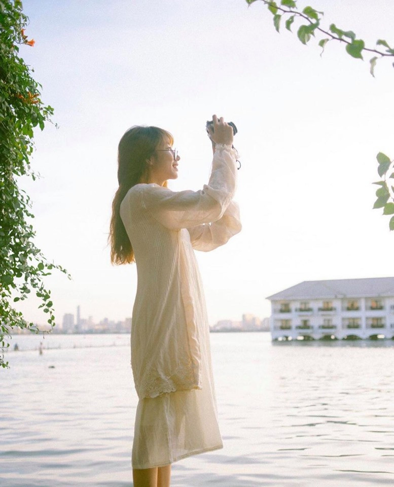 Là một cái tên vừa lạ, vừa quen, nhiều bạn sẽ bảo hồ Tây đi nhiều rồi mà, còn gì vui đâu nhưng nếu chịu khó, khám phá những ngõ ngách các bạn sẽ thu được nhiều tấm ảnh đẹp-độc-lạ, mà điển hình như mới đây là con ngõ nhìn thẳng ra hồ khu vực khách sạn nổi InterContinental Hanoi.