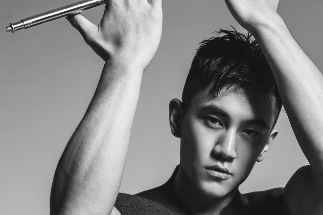 Không chỉ đẹp trai, cao ráo, do tính chất công việc nên Peter còn sở hữu một thân hình 6 múi "nét căng" vô cùng đáng ngưỡng mộ.