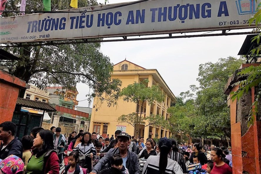 Nhiều phụ huynh Trường Tiểu học An Thượng A hoang mang trước thông tin thầy giáo trong trường dâm ô với hàng loạt nữ sinh.