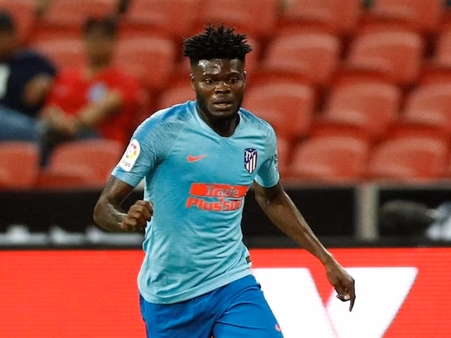Theo Sportsmole, Real Madrid dự tính theo đuổi Thomas Partey, tiền vệ đặc biệt quan trọng của Atletico Madrid thời điểm hiện tại. Màn trình diễn toả sáng của ngôi sao đến từ lục địa đen này ở trận derby Madrid cũng là lý do khiến Los Blancos không thể có được thế trận như mong muốn.