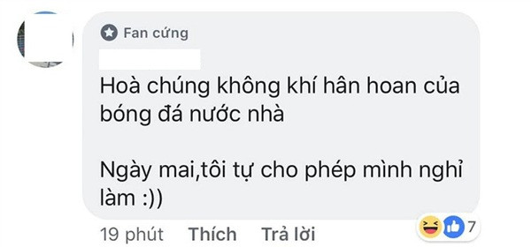 Một NHM hoan hỉ khi tự cho mình được phép nghỉ việc để ăn mừng chiến thắng của U23 Việt Nam.