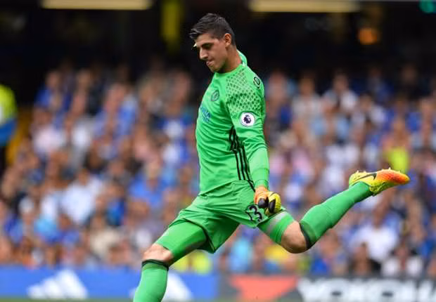Bỏ De Gea, Real Madrid "ngắm" Courtois: Trang Evening Standard cho biết Chelsea hiện đang gặp không ít khó khăn trong việc gia hạn hợp đồng cùng Thibaut Courtois khi thủ thành này chỉ còn 2 năm gắn bó với The Blue. Trong bối cảnh đó, Real Madrid đang tích cực vào cuộc và chuẩn bị những phương án để có được thủ thành người Bỉ này. Ảnh: Chelseafc.