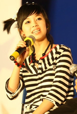 Trong Nhật ký Vàng Anh phiên bản 2, Khánh Ly đảm nhận vai Dịu, một nhân vật có tính cách đanh đá với mái tóc buộc lệch giống nhân vật chính trong bộ phim đình đám thời kì đó là Full House.