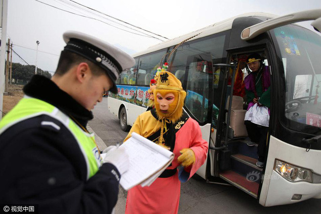 Khi vượt quá tốc độ, thầy trò Đường Tăng cũng sẽ bị phạt như người thường.