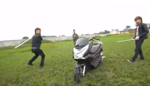 Sau hàng loạt những hành động ngông cuồng của mình, cái kết của Khá Bảnh không mấy tốt hơn. Mới đây, gã giang hồ này đã một lần nữa bị bắt khi dương tính với chất ma túy, tổ chức đánh bạc và cho vay nặng lãi.