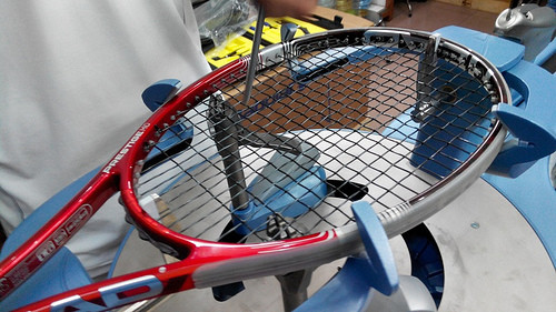 BTC Wimbledon sẽ chuẩn bị khoảng 64 km dây vợt được sử dụng để căng lưới cho 2000 chiếc vợt phục vụ thi đấu.