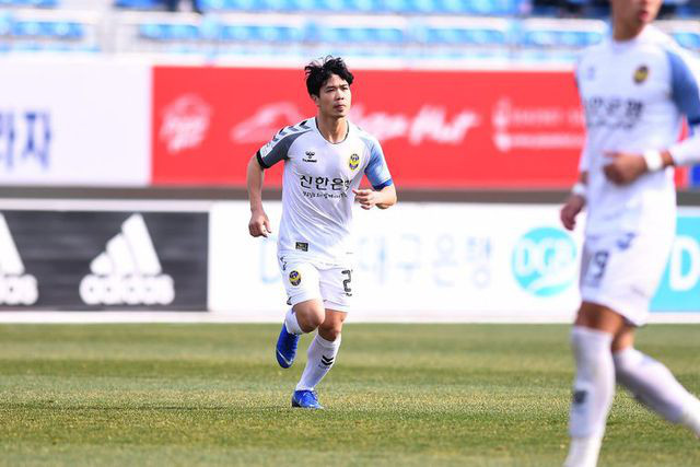 Mới đây, tân HLV của CLB Incheon United là Yoo Sang Chul đã đưa ra những lời nhận xét thẳng thắn về tiền đạo Công Phượng khiến nhiều người quan tâm.