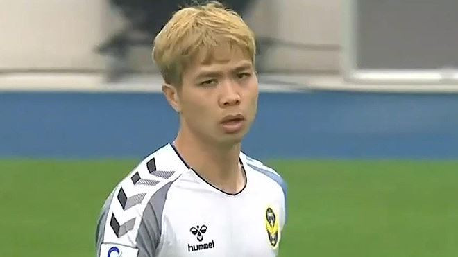 Ở mùa giải này, Incheon United đã liên tục thay HLV. Trong đó, HLV Yoo Sang Chul là người thầy thứ 3 của Công Phượng. Điều đó khiến cho tiền đạo người Việt Nam càng gặp khó khăn hơn trong việc thích nghi với lối chơi mới.