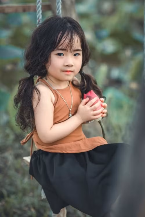 Chia sẻ với PV Báo Người Đưa Tin, chị Nguyễn Thảo – mẹ của bé San San cho biết, bộ ảnh này mới được thực hiện cách đây 3 ngày. Bé San San nhà chị năm nay mới được gần 4 tuổi.