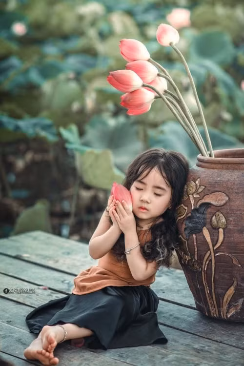 Khi bộ ảnh đăng tải cũng có ý kiến khen chê trái chiều bản thân chị Thảo cảm thấy khá bình thường, và chị cho biết ở ngoài nhiều người khen con gái mình xinh hơn trong ảnh.