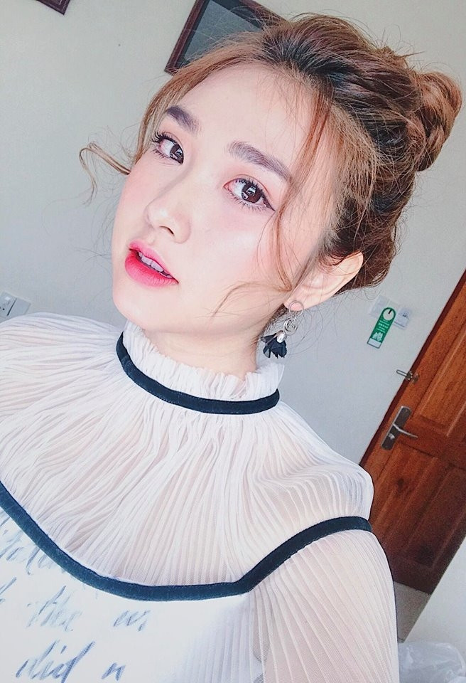 Theo thông tin từ cộng đồng mạng, cô gái này tên Lê Thị Thanh hay nickname Thanh Mèo. Chưa một lần hé lộ về người yêu nên thông tin về đám cưới trong năm tới sẽ làm khán giả và đặc biệt là người hâm mộ Bùi Tiến Dũng cực hoang mang.