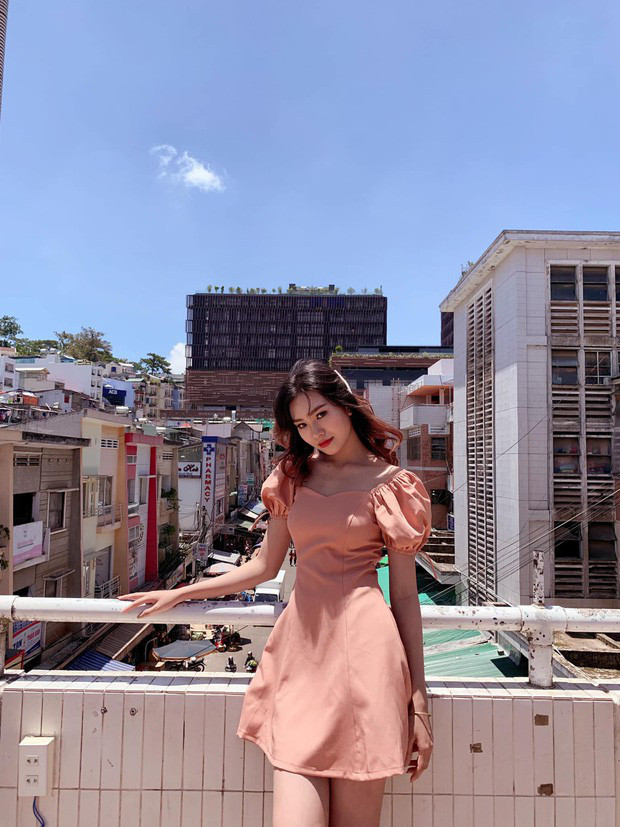 Số đo ba vòng khá chuẩn 86-60-88, chiều cao 1m66, Biết Điều hiện được nhiều người ưa thích.