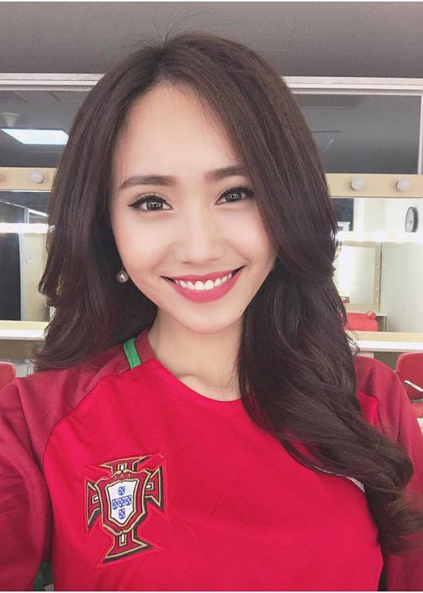 Xuân Anh tên đầy đủ là Nguyễn Xuân Anh, cô sinh năm 1992 tại Hà Nội. Ngay từ khi còn ngồi ghế THPT, Xuân Anh đã gây chú ý bởi nhan sắc nổi bật cùng sự năng động bởi ưa thích tham gia các hoạt động ngoại khóa.