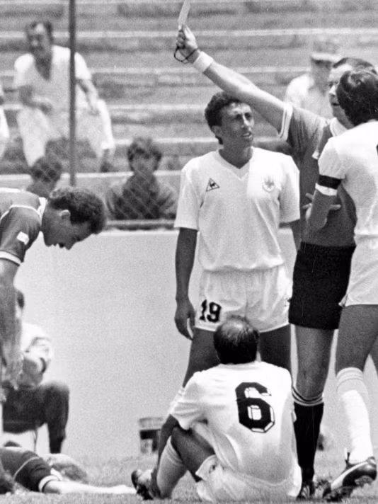 Jose Batista đã bị truất quyền thi đấu chỉ sau 56 giây sau pha chơi bóng thô bạo với Gordon Strachan trong trận đấu giữa Uruguay và Scotland tại World Cup 1986.