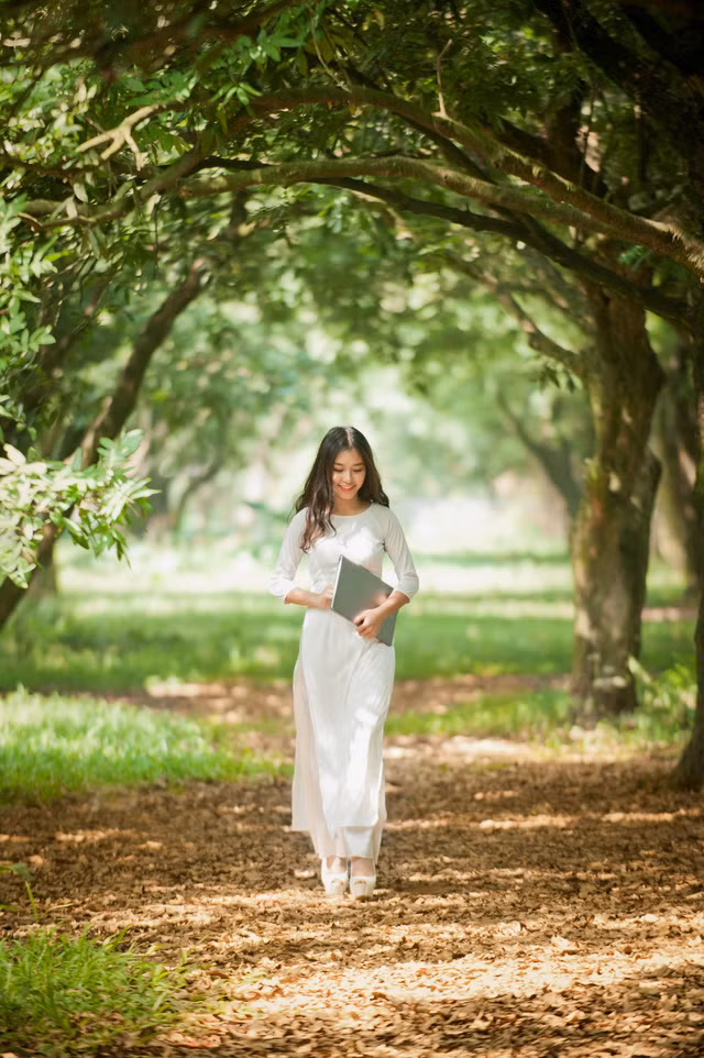 Tìm hiểu thêm profile của Linh Chi nhiều cư dân mạng càng tỏ ra thích thú khi biết cô nữ sinh Hà thành này không chỉ có khả năng diễn xuất, đóng MV mà còn có cực kỳ nhiều điểm hay ho, thú vị.