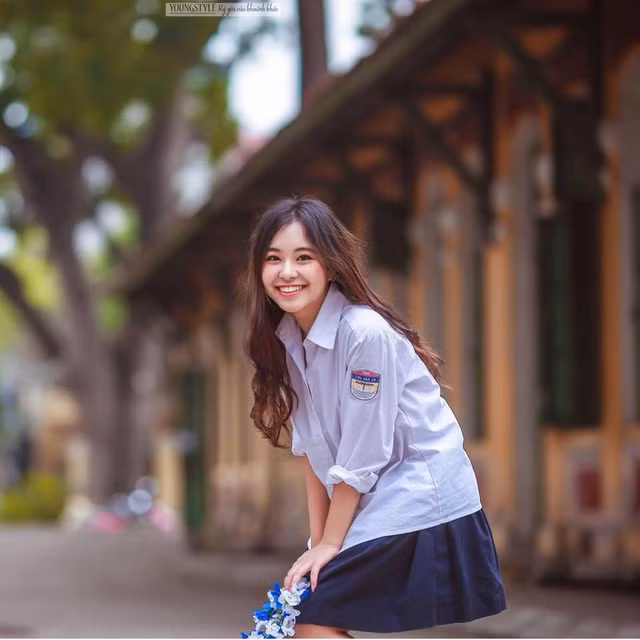 Nói về thần tượng Mỹ Tâm của mình, cô bạn 9X Hà thành nói rằng từ nhỏ, cô đã được nghe rất nhiều bài hát của cô Mỹ Tâm bởi vì bố mẹ Chi đều thích nhạc của "họa mi tóc nâu".