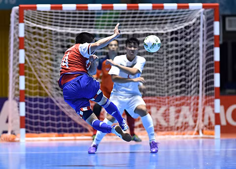 Thua dam 7-1 truoc Paraguay, Futsal Viet Nam ve voi mat dat-Hinh-3