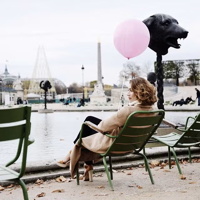 Dawson cho rằng quả bóng đáng yêu đã trở thành người trò chuyện và là nguồn cảm hứng cho cô trong cuộc hành trình của mình trên đất Paris.