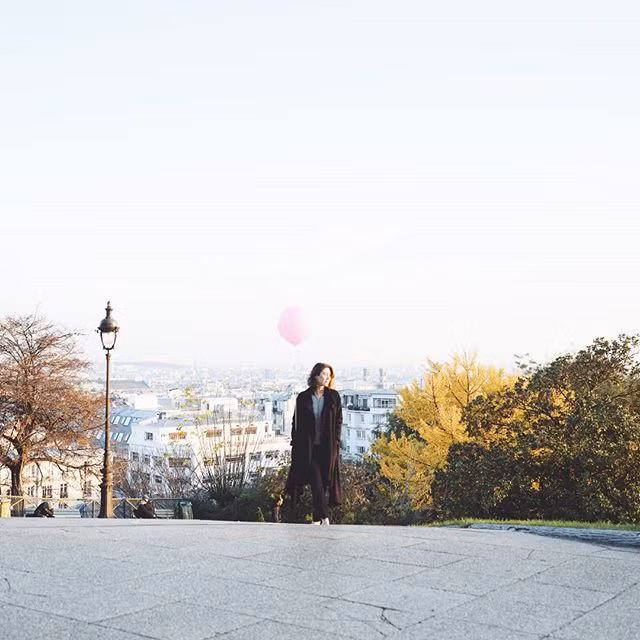 Theo Dawson, cứ hai ngày cô lại phải thay người bạn đồng hành đặc biệt này và mỗi tháng cô phải mua tới 15 quả bóng để thực hiện hành trình của mình.