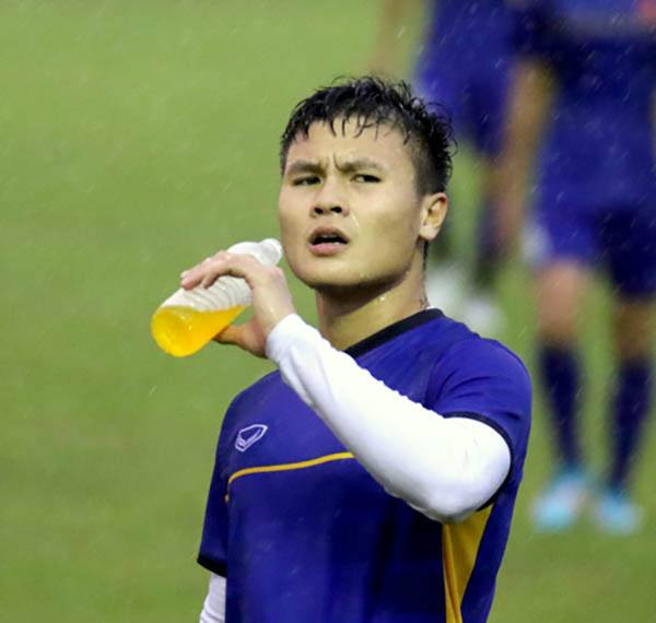 Tuy nhiên, nhiều NHM nước nhà cũng lo ngại rằng thời tiết thất thường ở Bacolod sẽ khiến nhiều điều đáng tiếc xảy ra như việc bị cảm.