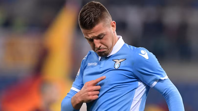 Man City lên kế hoạch đón sao Serie A vào tháng 1: Dù Man City vẫn đang thể hiện phong độ không thể cản nổi, HLV Pep Guardiola vẫn muốn tăng cường lực lượng. Cái tên được nhắm đến là tiền vệ Sergey Milinkovic-Savic của Lazio. Đây cũng là mục tiêu của M.U và Juventus.