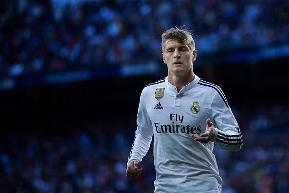 PSG “tấn công” Toni Kroos: Báo chí TBN loan tin, PSG muốn chiêu mộ tiền vệ người Đức của Real Madrid Toni Kroos. Để thuyết phục Real nhả Kroos, PSG được cho là sẵn sàng trả đội bóng Tây Ban Nha một khoản tiền mặt đồng thời gán thêm Julian Draxler.
