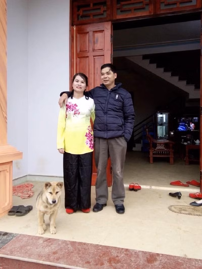 Biểu cảm của chú chó khiến ai nấy nhìn vào cũng bật cười vì quá hài hước, lúc đầu thì chạy thật nhanh để kịp chụp, lúc sau thì như cố phanh lại để tranh vị trí đẹp nhất trong khung hình.