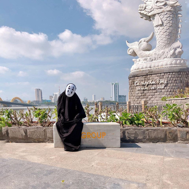 Mạnh Cường còn tiết lộ trong chuyến đi sắp tới sẽ diện đồ cosplay thành một nhân vật nổi tiếng khác để tiếp tục "tạo nét" giữa đám đông và làm cho bộ hình du lịch của mình trở nên đặc biệt hơn.