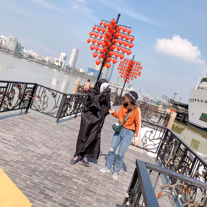 Mạnh Cường chia sẻ mình rất yêu thích bộ phim và nhân vật nổi tiếng này, đồng thời cũng có đam mê đi du lịch to lớn.