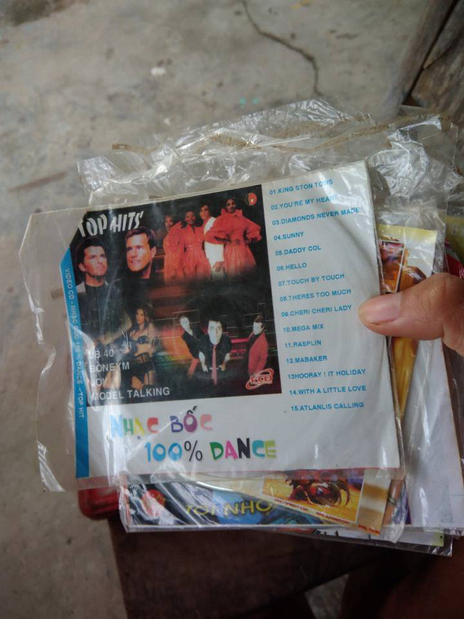 Cho đến thời điểm hiện tại, nhiều bạn trẻ còn lưu lại hàng chồng đĩa CD nhạc trẻ của ngày xưa và đó là công sức nhịn đói, tiết kiệm tiền để mua được.