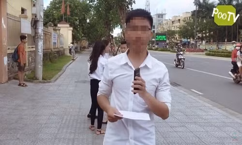 Người phỏng vấn trong clip. Ảnh: Điền Quang