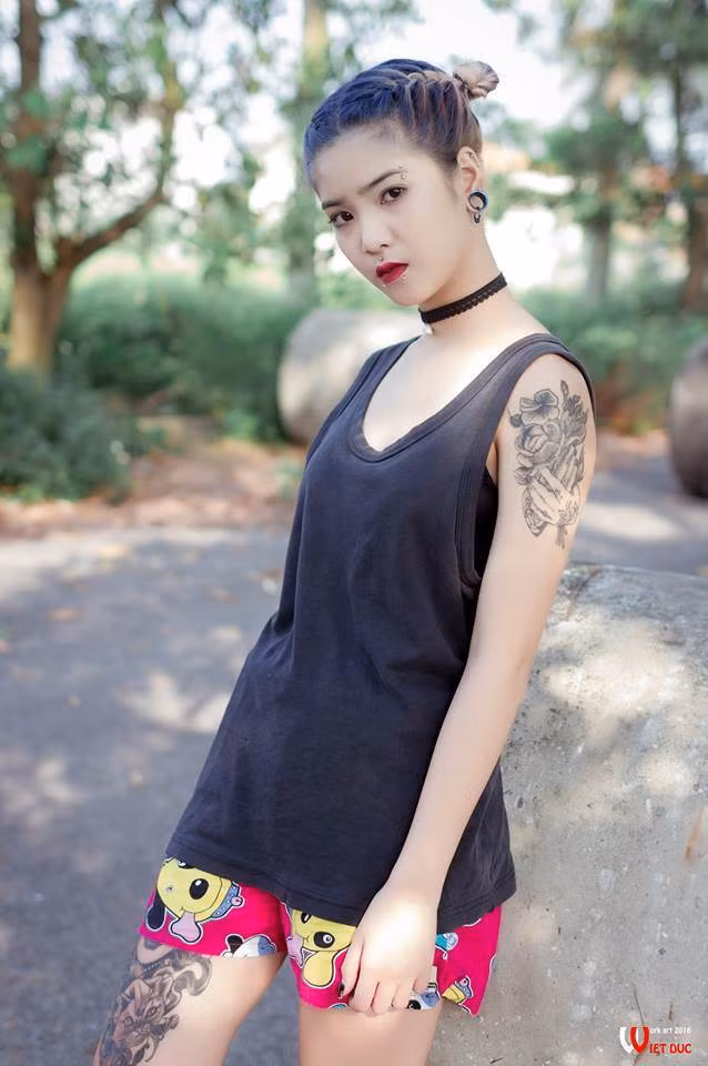 Chia sẻ về cơ duyên đến với nghề, Kiều Vy cho biết: “Khi bé do bộc lộ được khả năng nên bố mẹ đã cho em theo học ở Cung Văn Hóa Thiếu Nhi. Từ đó con đường trở thành dancer mở ra trước mắt em, vì vào đó học, em đã được học rất nhiều môn nghệ thuật khác nhau như múa, đàn, hát, nhảy… Tuy nhiên môn nghệ thuật khiến em ấn tượng và bị thu hút nhiều nhất vẫn là hát, nhảy và múa”.