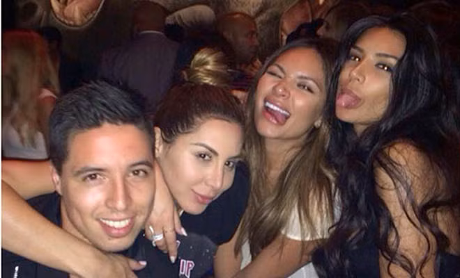 Nasri đang mất dần phong độ tại Man City và mất dần vị thế của mình tại đội bóng này. Cách đây không lâu, cầu thủ người Pháp này đã bị bắt gặp tại một sòng bài tại Anh cùng rất nhiều gái xinh bên cạnh.