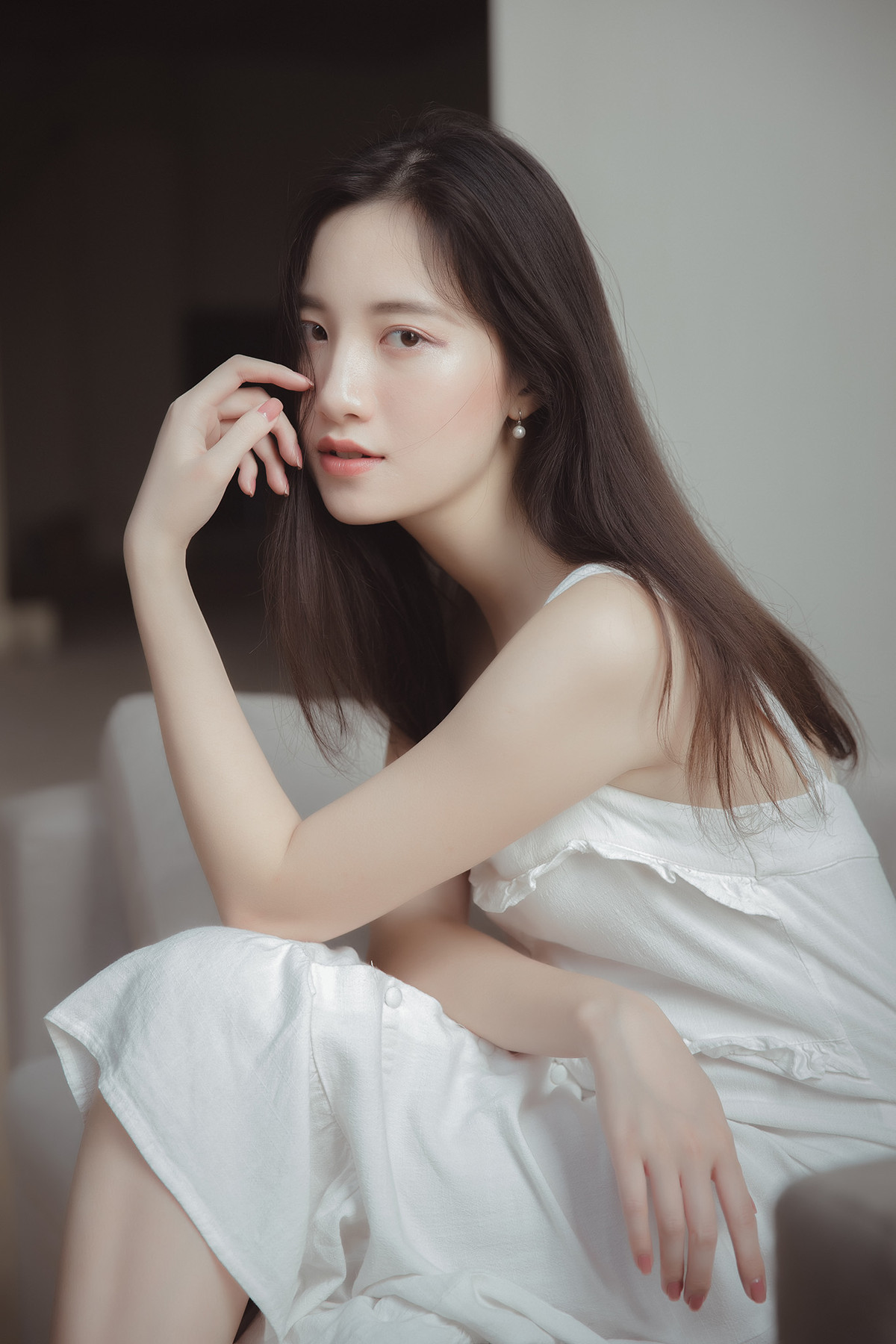 Được biết, năm nay Ngọc Anh là một trong những thí sinh của cuộc thi Miss DAV - Hoa khôi Ngoại giao. Đây là cuộc thi nhan sắc có tiếng và cũng từ đây không ít bóng hồng xinh đẹp của ngôi trường này được nhiều người biết tới và mến mộ.