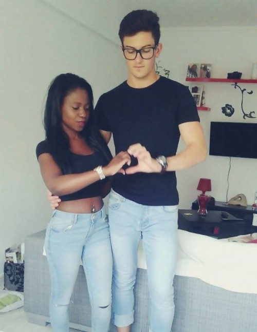 Clip chia sẻ những khoảnh khắc ngọt ngào của cặp đôi chênh lệch về nhan sắc này mới đây đã khiến nhiều cư dân mạng phải xôn xao và thu hút tới 2 triệu lượt xem.