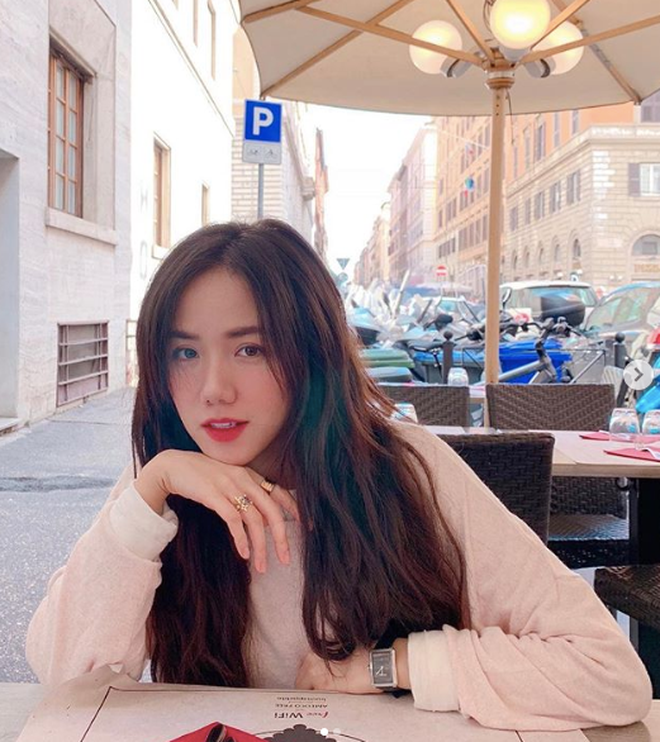 Tẩm ngẩm tầm ngầm vậy mà Instagram của Phương Ly giờ cũng đã có 1,3 triệu người theo dõi.